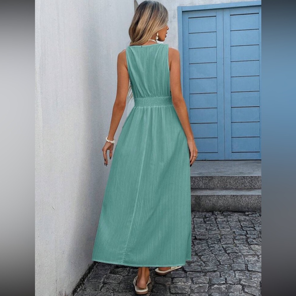 Elegant Black Maxi Dress - Picture 7 of 16